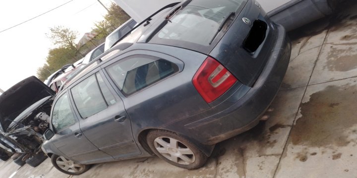 Usa / Portiera fata dreapta Skoda Octavia 2 [2004 