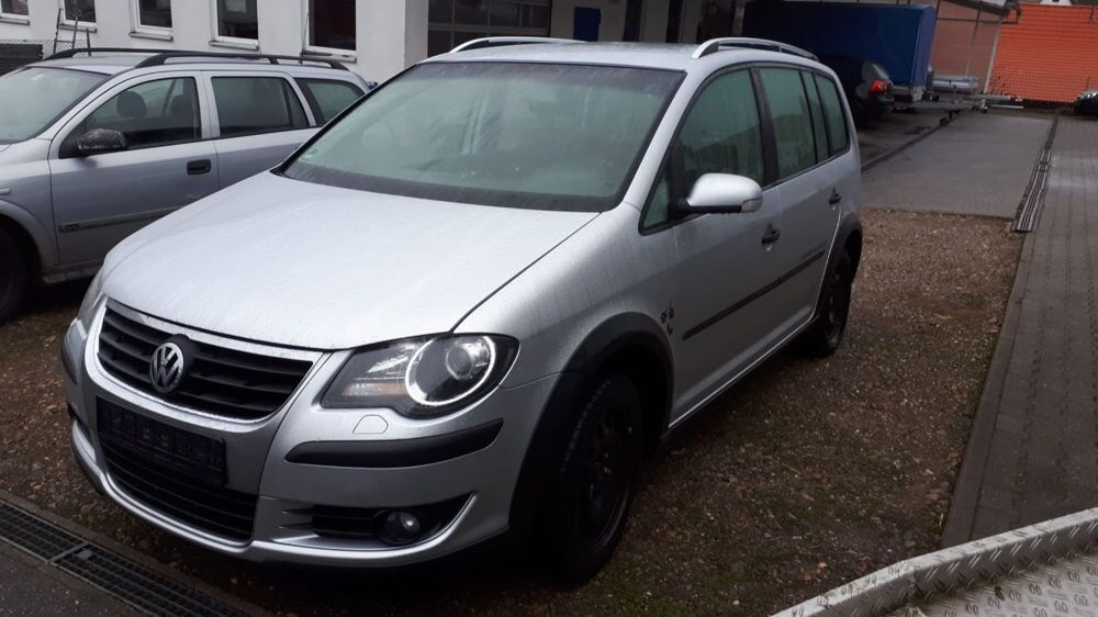 Usa portiera geam macara încuietoare boxa vw touran 2008 culoare LA7W