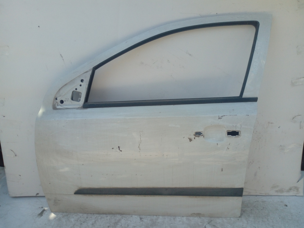 Usa / Portiera Stanga,fata Opel ASTRA H 2004 - 201