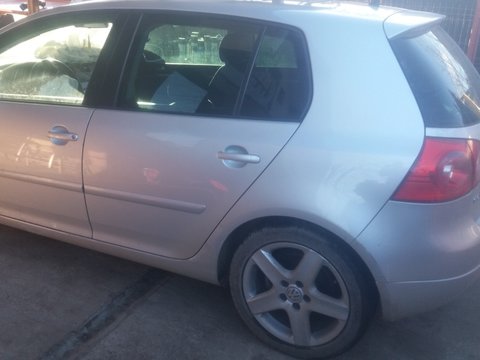 Usa spate ST+DR (FARA ANEXE :macara geam ,incuietoare ,etc) VW Golf 5 cod culoare LA7W in stare foarte buna