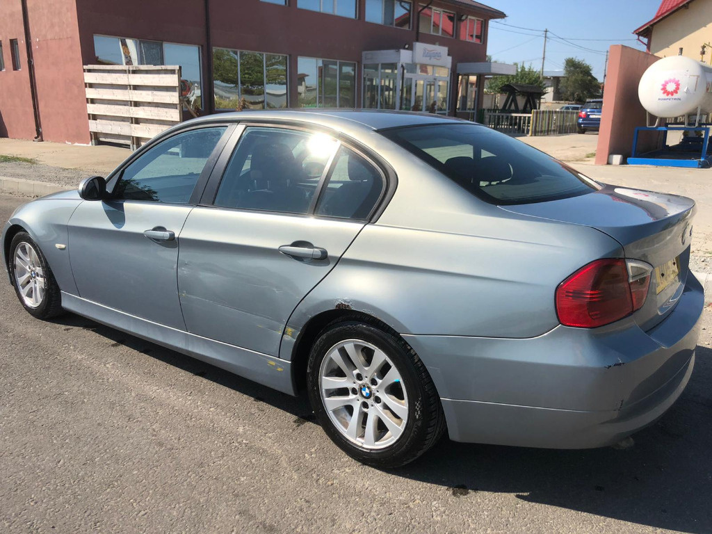 Usa spate BMW E90 trei culori disponibil