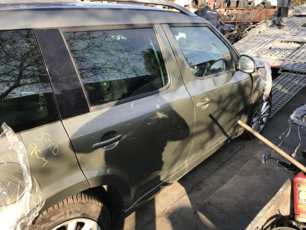 USA SPATE DREAPTA SKODA YETI, AN-2014, 1.6 DIESEL KM-135.000