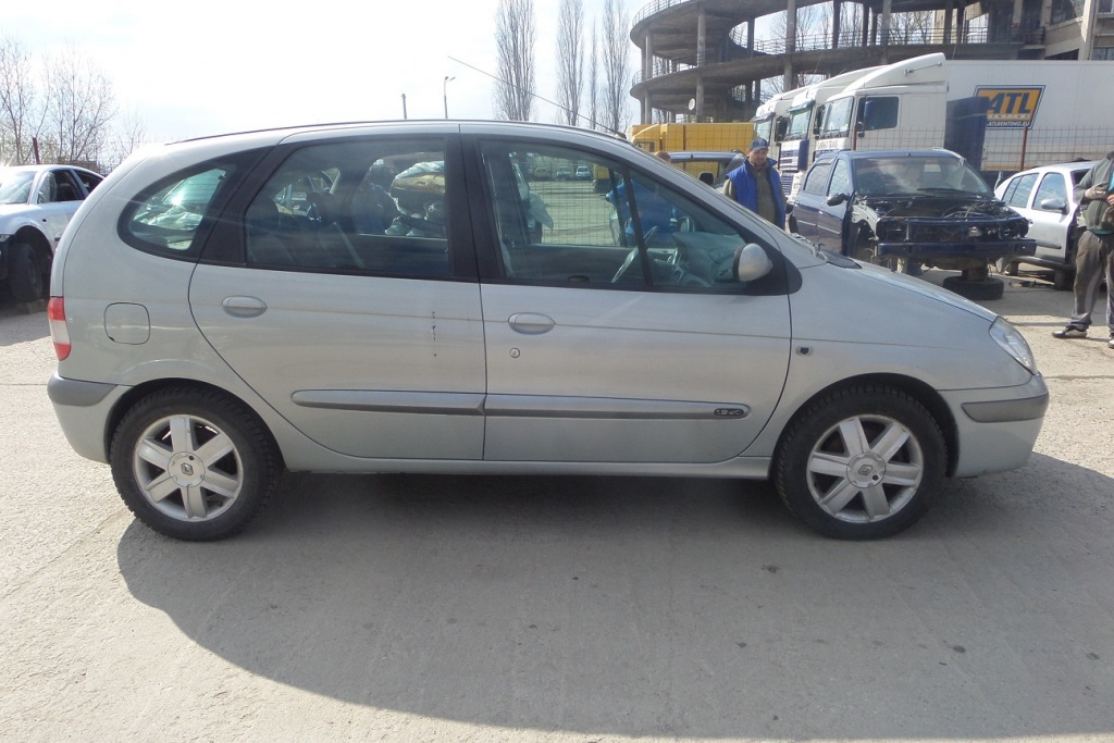 Usa Spate Renault Scenic din 2001