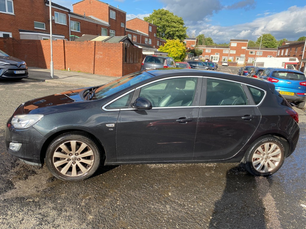 Usa Stanga dreapta fata opel astra j 1,7 cdti 92 k
