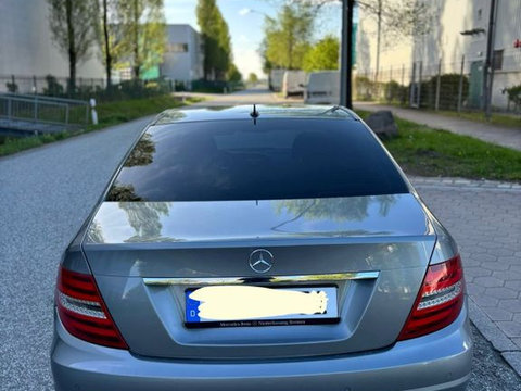 Usa stanga dreapta spate Mercedes C-Class W204 facelift