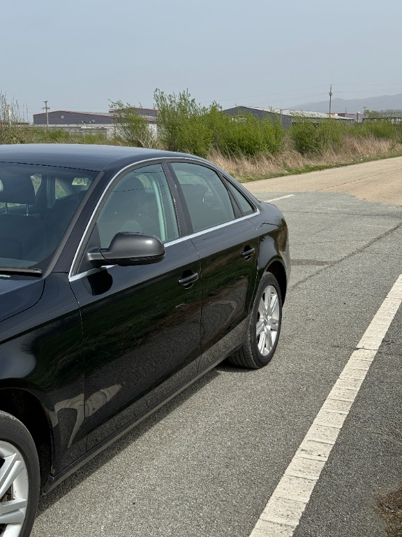 Usa stanga fata Audi A4 B8 din 2010