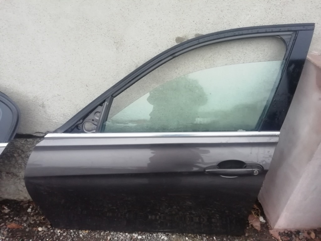 Usa stanga fata BMW Seria 3 F30