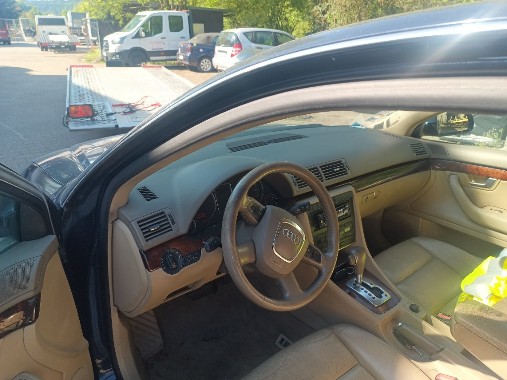 Usa stanga fata complet echipata Audi A4