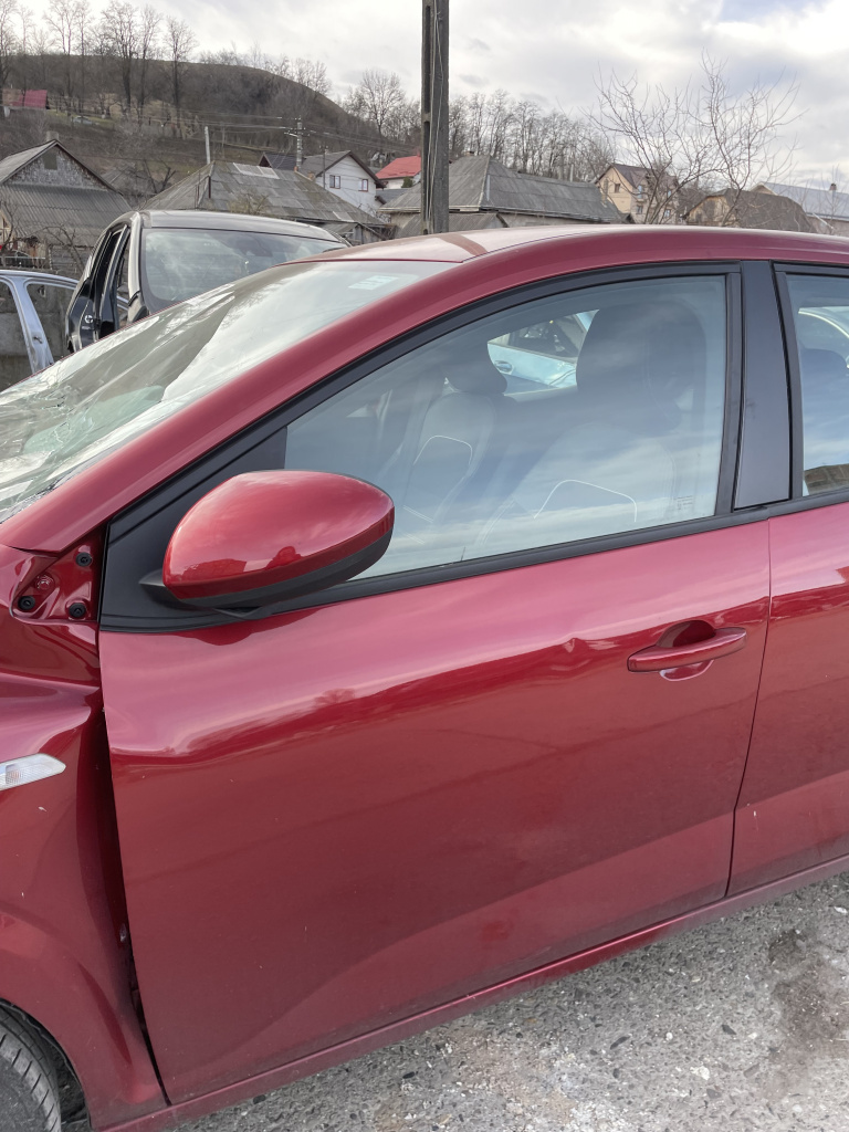 Usa stanga fata Dacia Sandero 1.0 Benzin