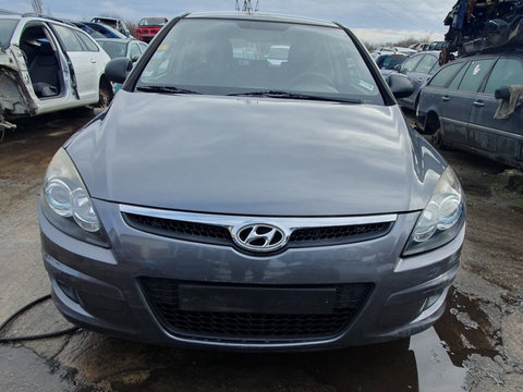 Usa stanga fata Hyundai i30 2010 HATCHBACK 1,6 CRDI
