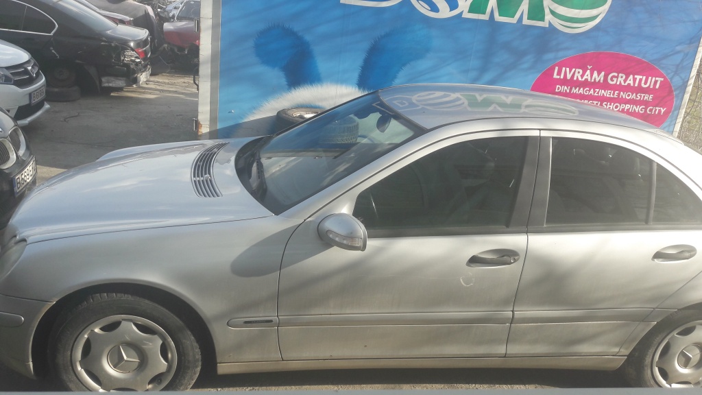 Usa stanga fata Mercedes-Benz C200 W203 2004