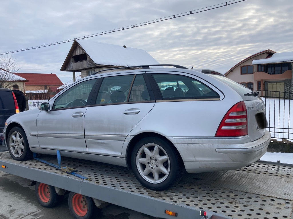 Usa stanga fata Mercedes C-Class W203 20