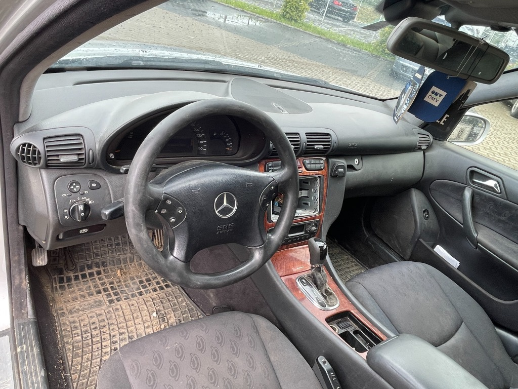 Usa stanga fata Mercedes C-Class W203 20