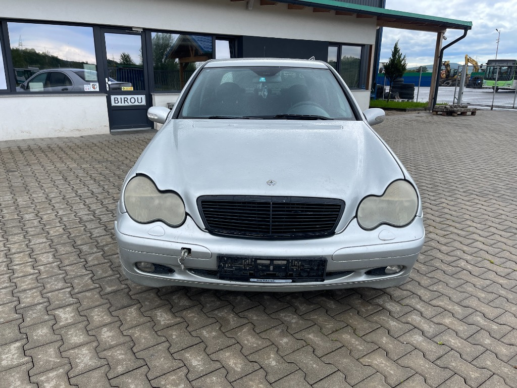 Usa stanga fata Mercedes C-Class W203 20