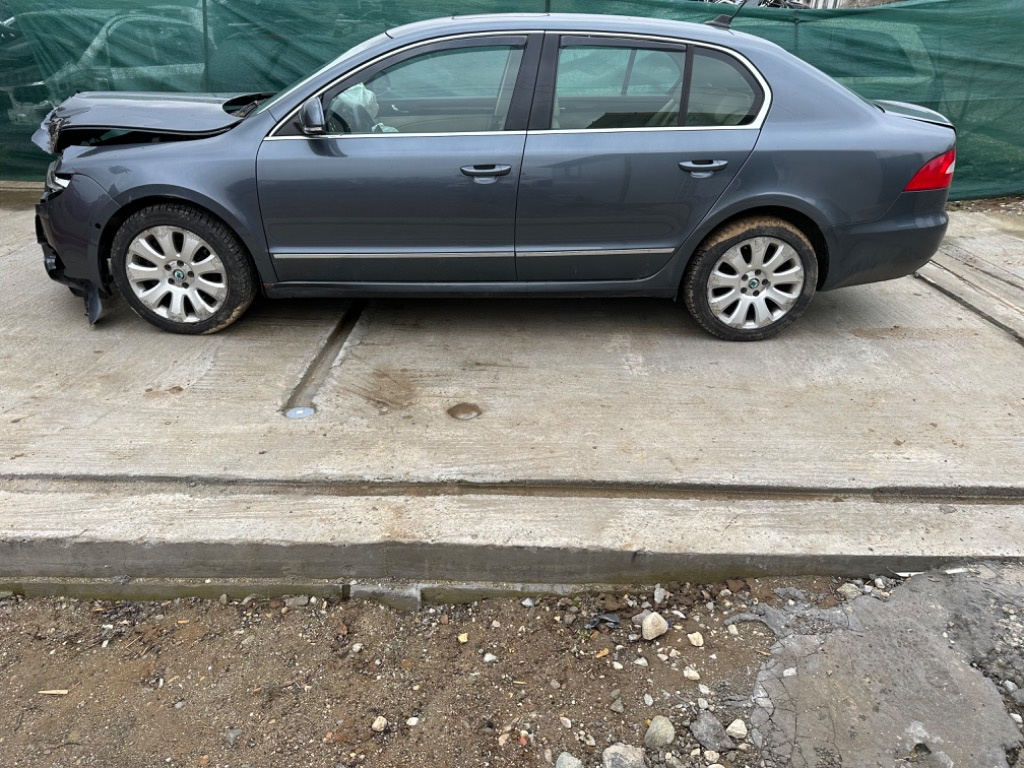 Usa stanga fata Skoda Superb 2 2008 Berl