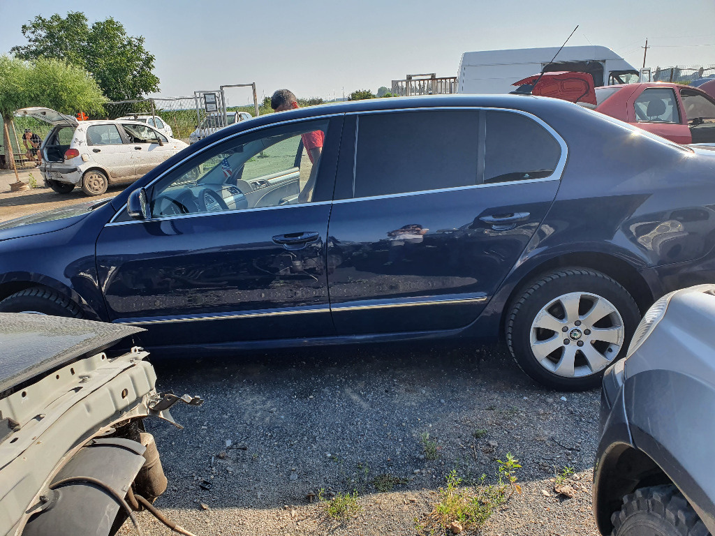 Usa Stanga Fata Skoda Superb II, 2009