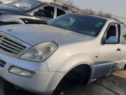 Usa stanga fata SsangYong Rexton 2004 hatchback 2.7