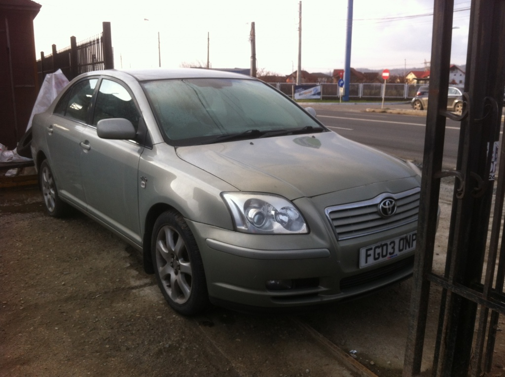 Usa stanga fata Toyota Avensis 2003 Berl