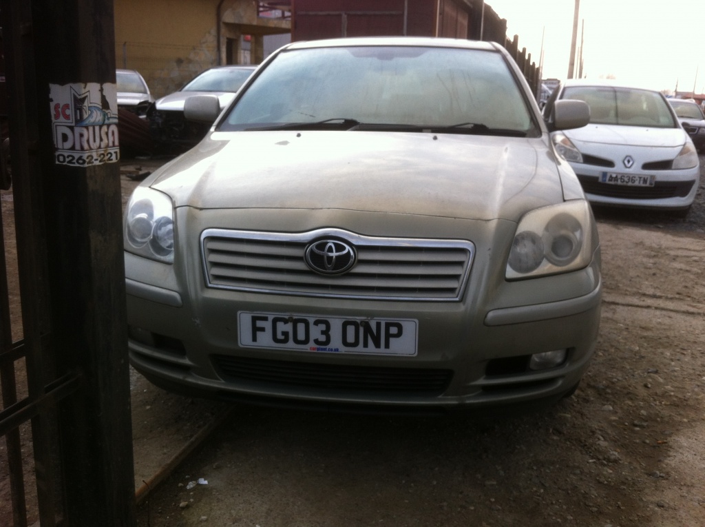 Usa stanga fata Toyota Avensis 2003 Berl
