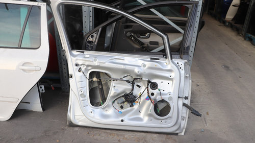 Usa stanga fata VW Golf 7 avariata