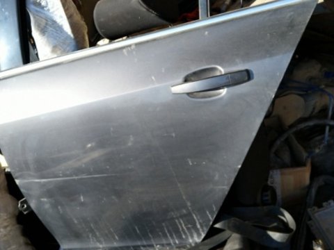 Usa stanga spate / are o zgaraitura Opel Insignia model hatchback