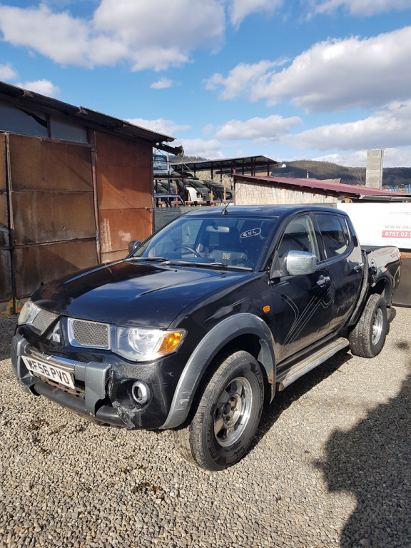 Usa Stanga Spate Mitsubishi L200 2006 - 2010 SUV 4 Usi NEGRU NECESITA Reparatie