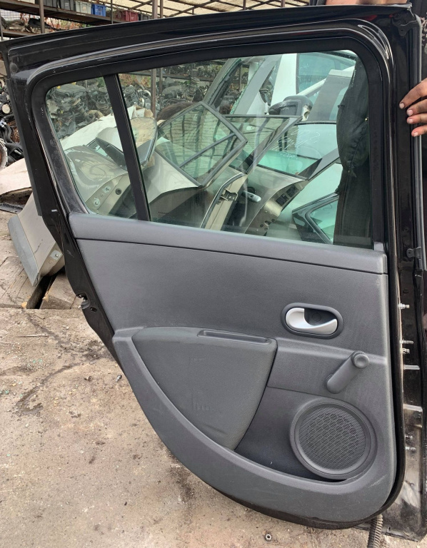 Usa stanga spate Renault Clio 3