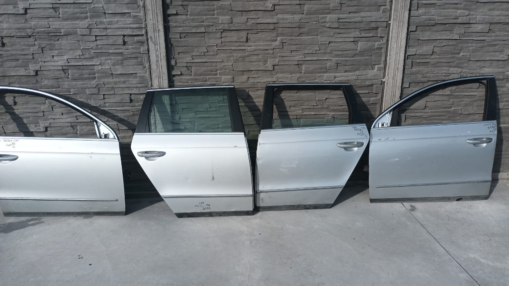 Usa stanga spate ,ușă dreapta fată VW Passat combi2007