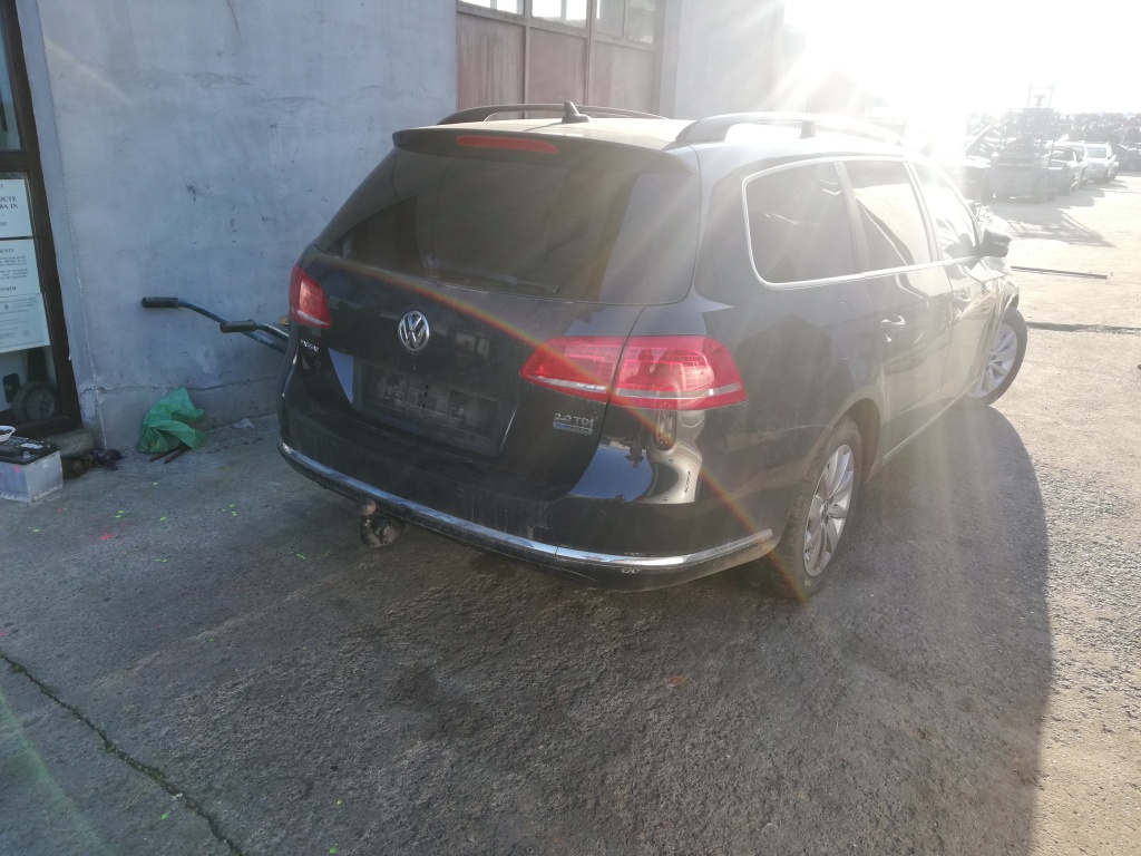 Usa stanga spate Volkswagen Passat B7 20