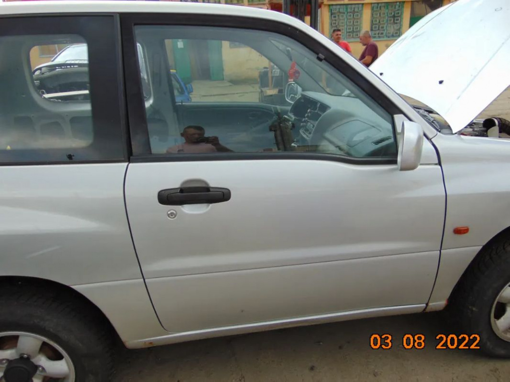 Usa Suzuki Grand Vitara 1998-2005 usi Grand Vitara Model in 3 usi