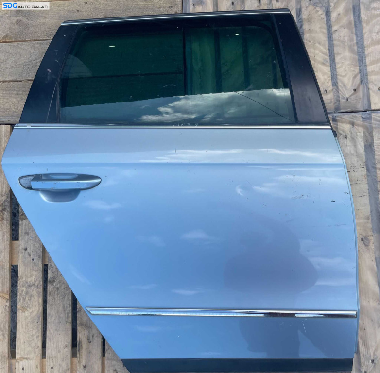 Usa Usi Portiera Portiere Dreapta Spate Dezechipata cu Defect Volkswagen Passat B6 Break Combi 2005 - 2010 Culoare LB5M