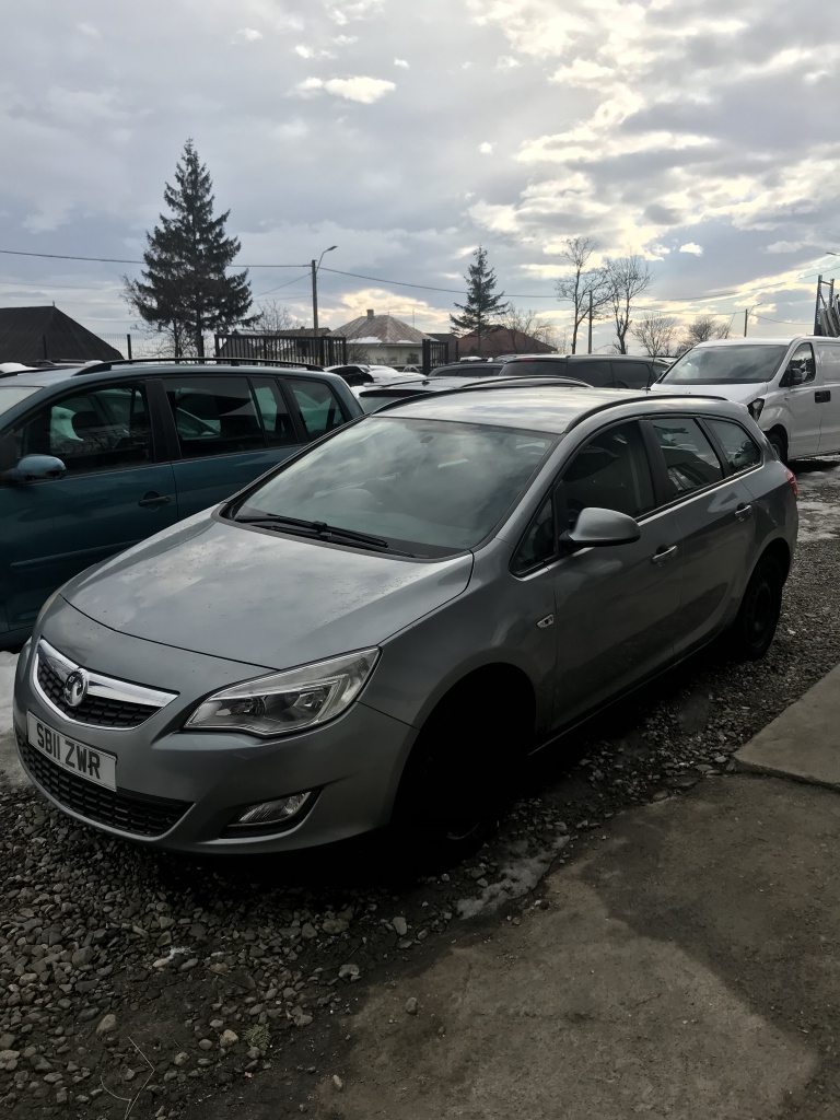 Usi spate dezechipate Opel Astra J 2010,2011,2012,2013,2014 - combi si hatchback