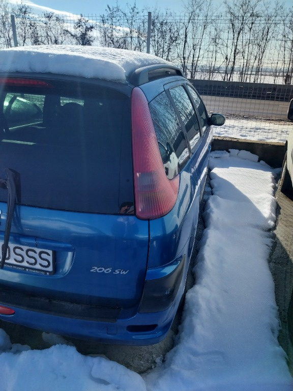 Vând capotă peugeot 206 sw