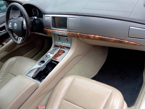 Vând plansa bord cu airbag-uri și centuri jaguar xf an 2010