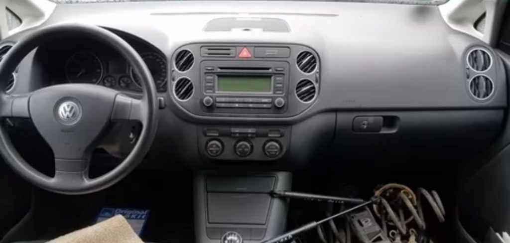 Vând plansa bord cu airbag-uri și centuri vw golf 5 Plus an 2008