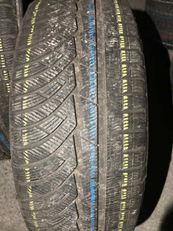 Vând set 4 buc 225/50 R18  Michelin