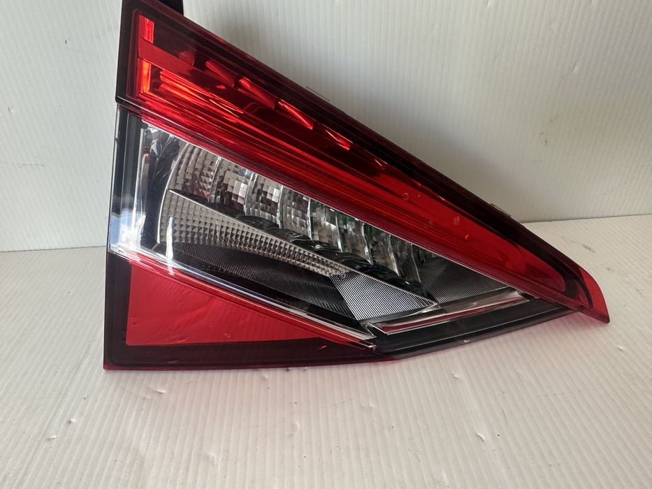 Vand lampa stop stanga Skoda Superb