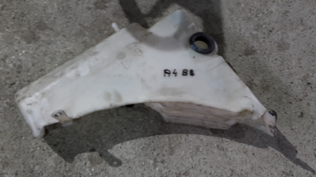 Vas lichid parbriz Audi A4 B8 2.0 tdi