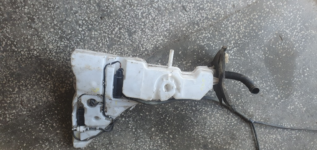 Vas lichid parbriz complet cu pompe BMW X5 F15 cod 7292424