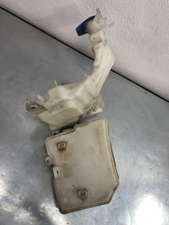 Vas lichid parbriz strop gel Volkswagen Passat B6 R-LINE Variant 2.0 TDI DSG Automat, 170cp sedan 2010 (3C0955453)