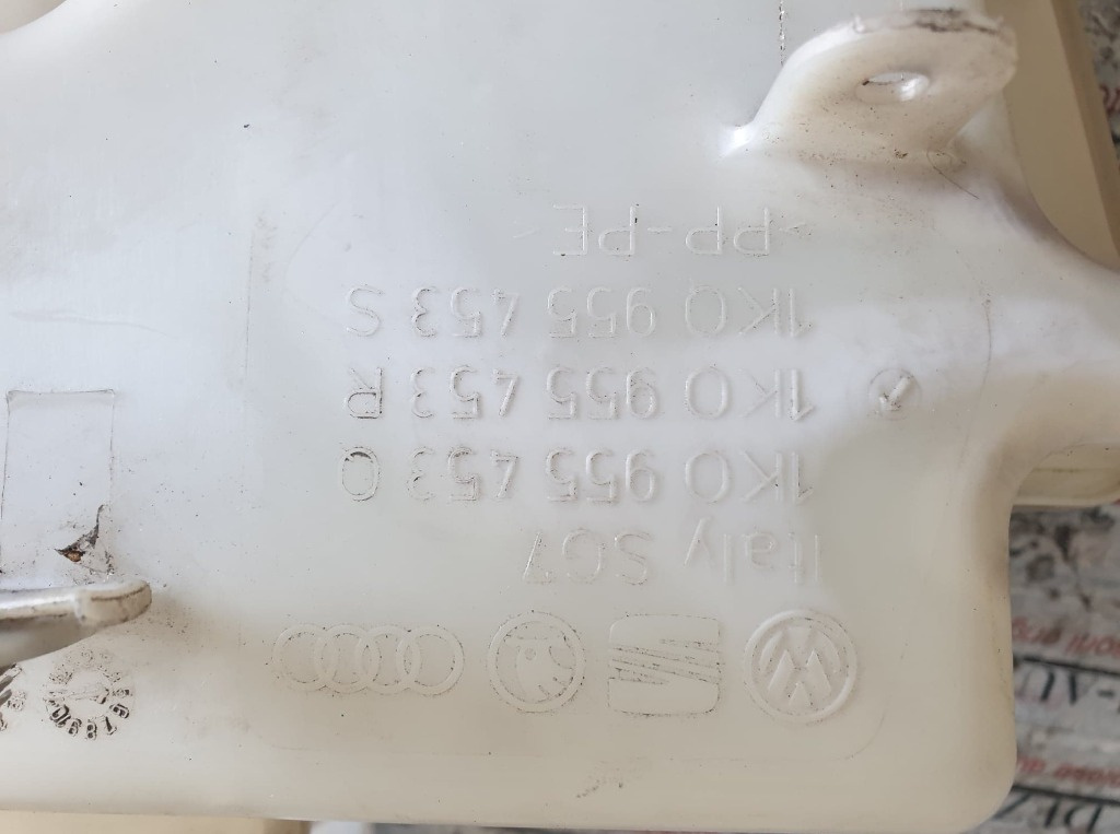Vas lichid parbriz VW Touran I 1.6 TDI 9