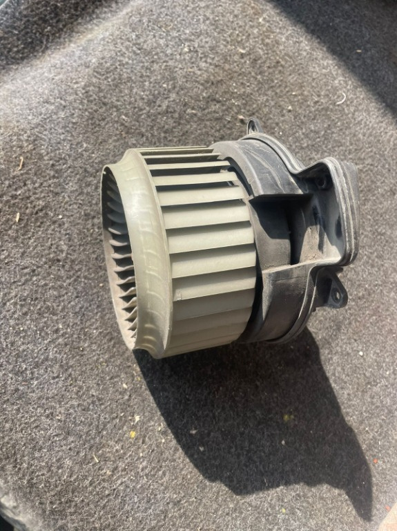 Ventilator aer aeroterma Audi A8 4H / A7 / A6 4G cod 4H1820021B