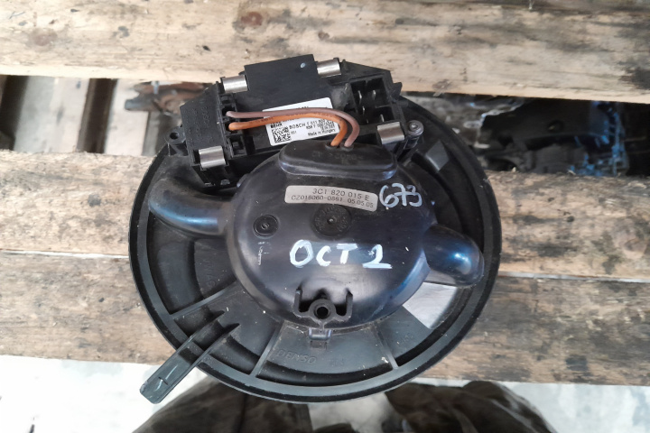 Ventilator aeroterma 3C1820015E Skoda Octavia 2 [facelift] [2008 - 2013] Liftback 5-usi
