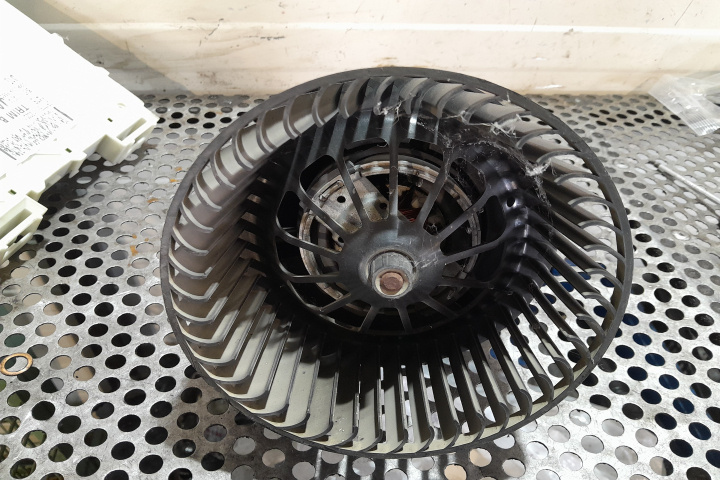 Ventilator aeroterma AV6N-18456-CC AV6N-
