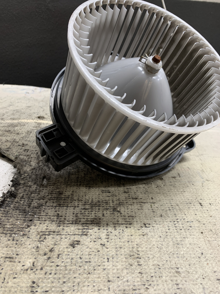 Ventilator aeroterma bord Mazda 3 - Moto