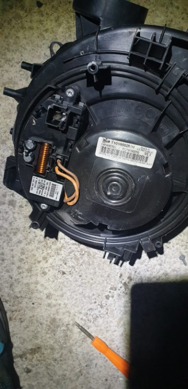 Ventilator aeroterma habitaclu / bord Skoda Octavia 3 2017 / Audi A3 8V / Golf 7 cod: 5Q1819021B