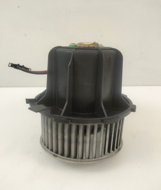 Ventilator Habitaclu volan dreapta Audi A4 cod 8k2820021 8k2820021 Audi A4 B8/8K [2007 - 2011]