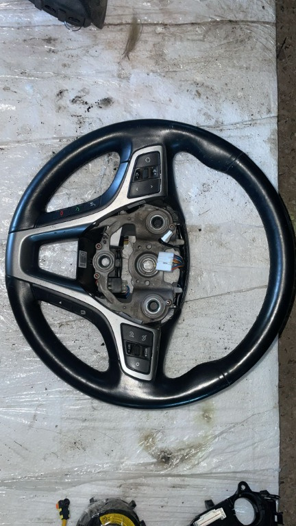 Volan cu comenzi si incalzire Hyundai i40