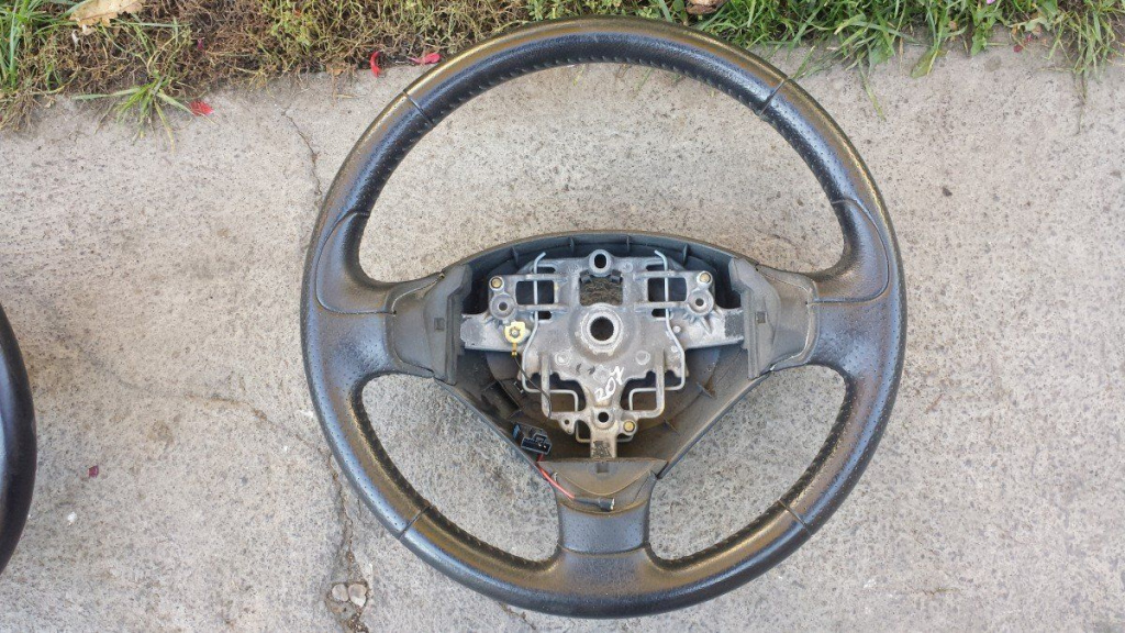 Volan din piele Peugeot 207 anul fabricatie 2008