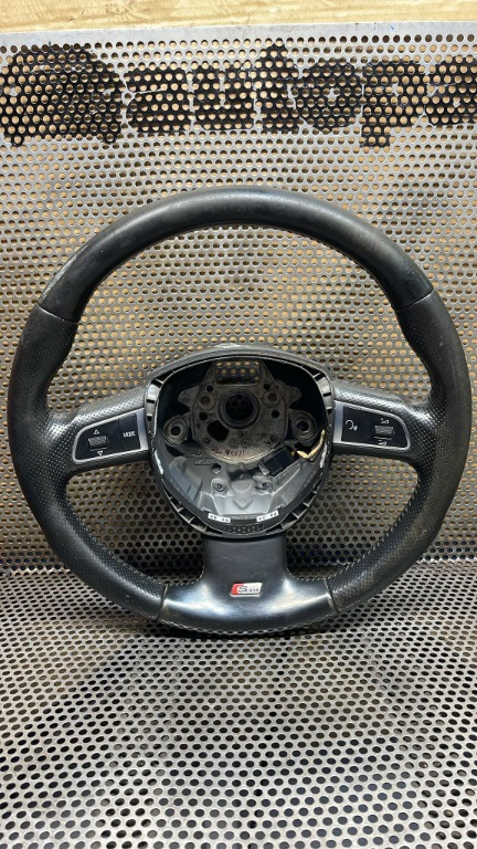 Volan fără airbag în 3 spițe cu comenzi Audi A4 B8 S-Line 2008-2011 prezintă uzură
